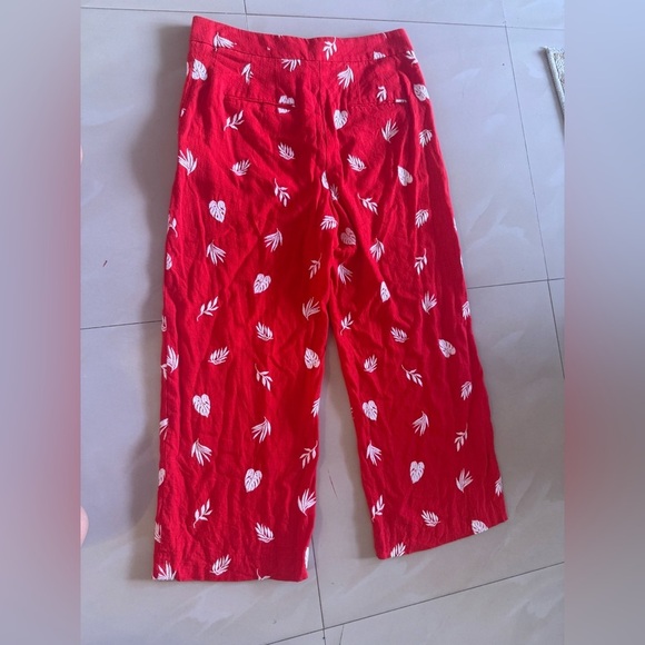 Ann Taylor Red Leaf Print Pants red and white capri size 4 wide legs - Picture 3 of 15